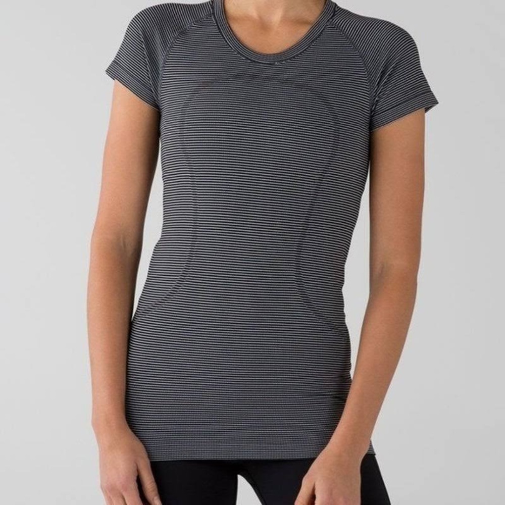 Lululemon swiftly tech short sleeve